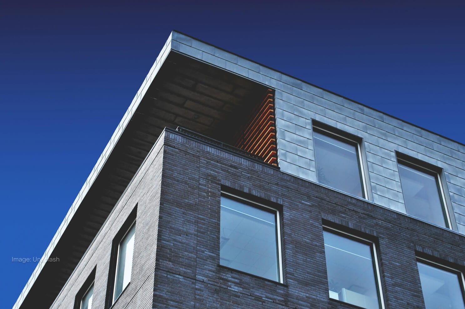 outside-of-commercial-property-windowpanes.jpg