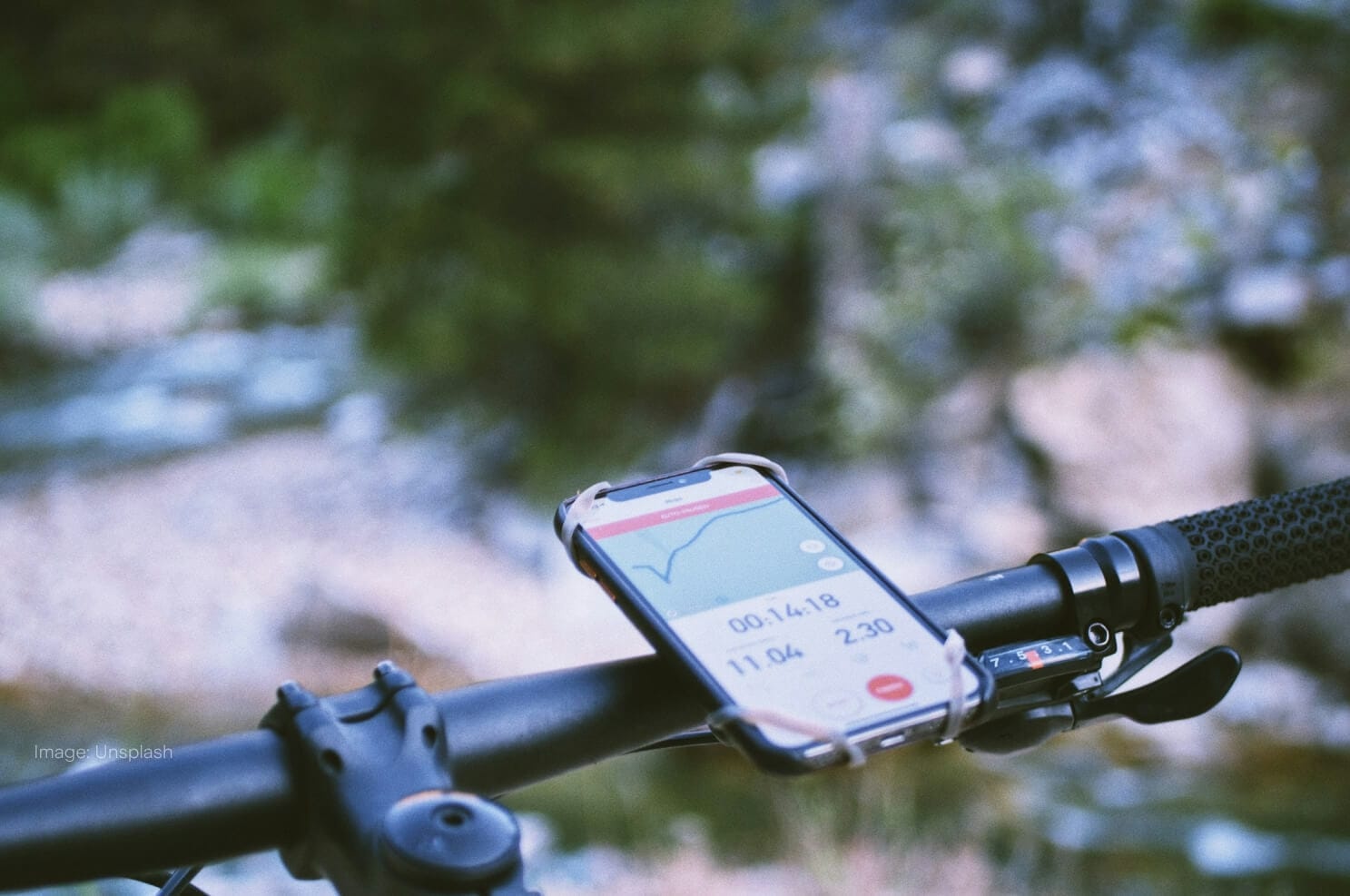 bike-handlebars-mobile-with-strava-app.jpg