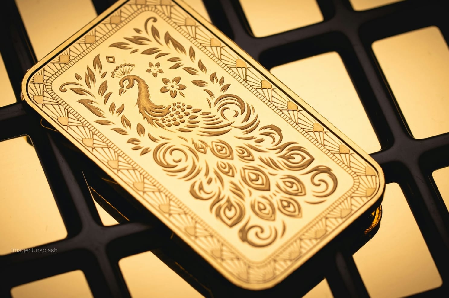 scottsdale-mint-gold-bullion-on-gold-table.jpg