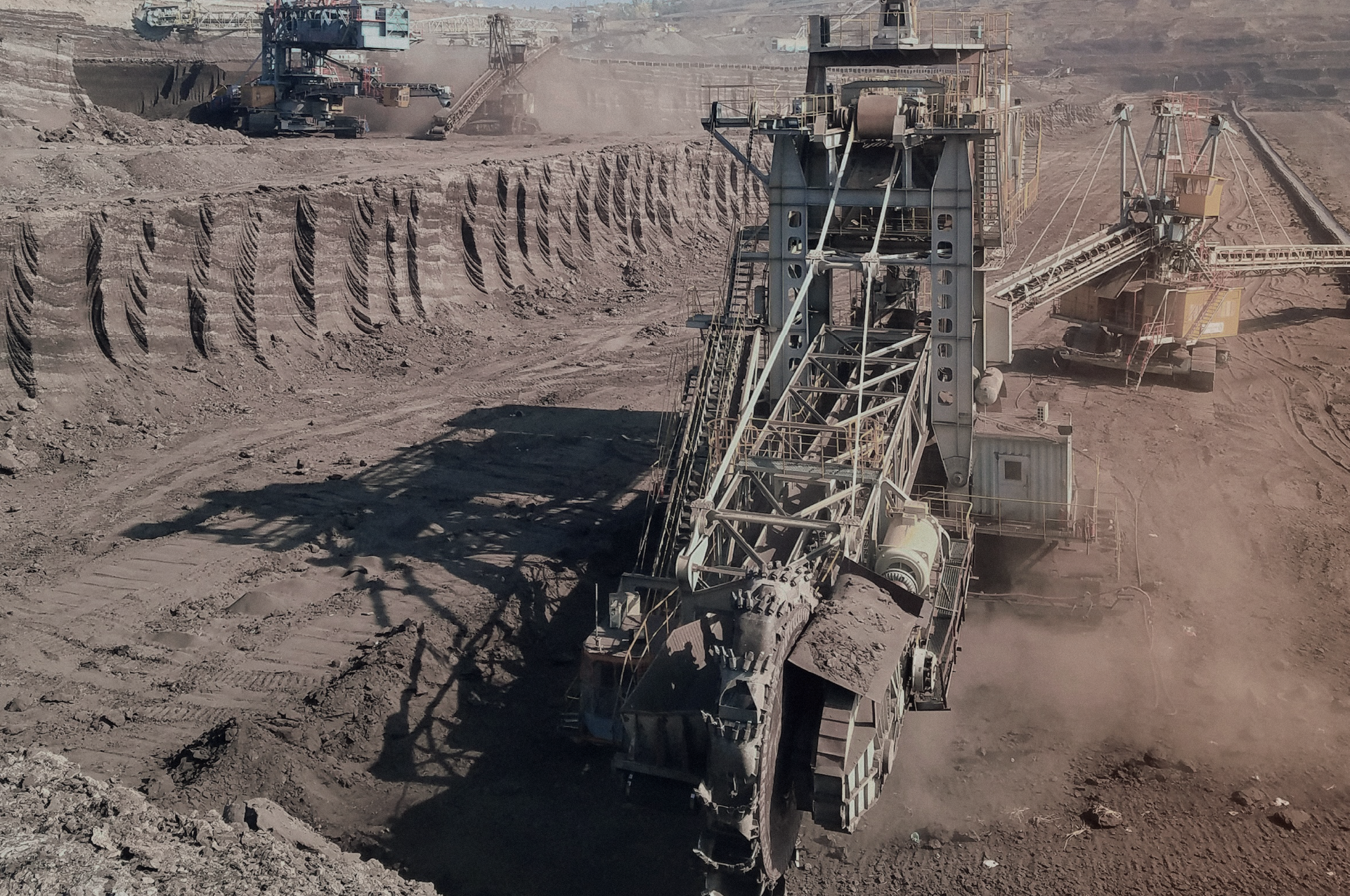 A mining rid to extract minerals from the ground.